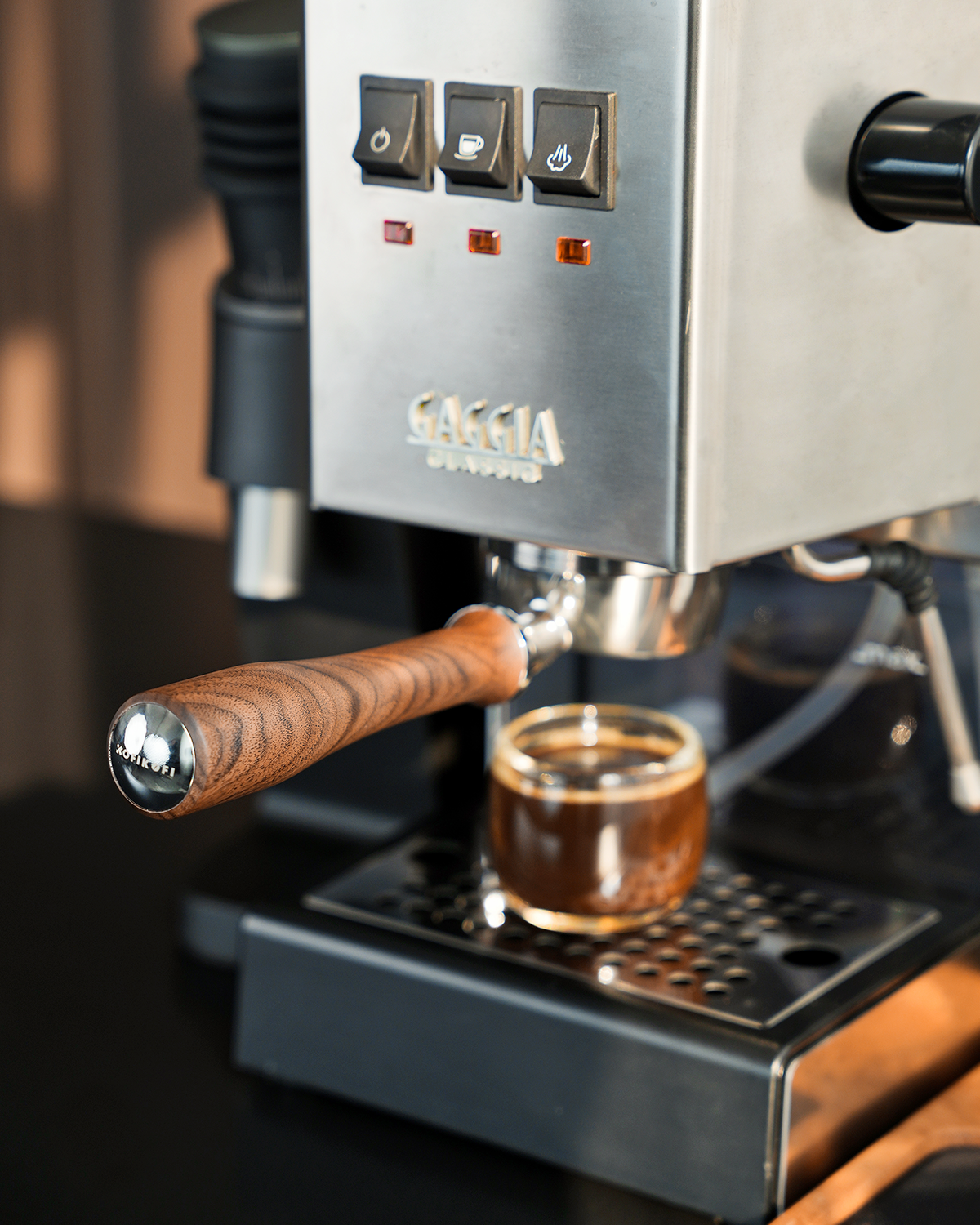 58mm Bottomless Portafilter For Gaggia Classic - 2 Ears Walnut